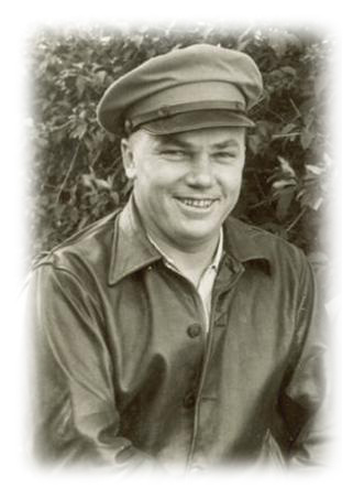  Герой Советского Союза, генерал-майор авиации Г. Захаров, в период войны командир 303-й истребительной авиационной дивизии